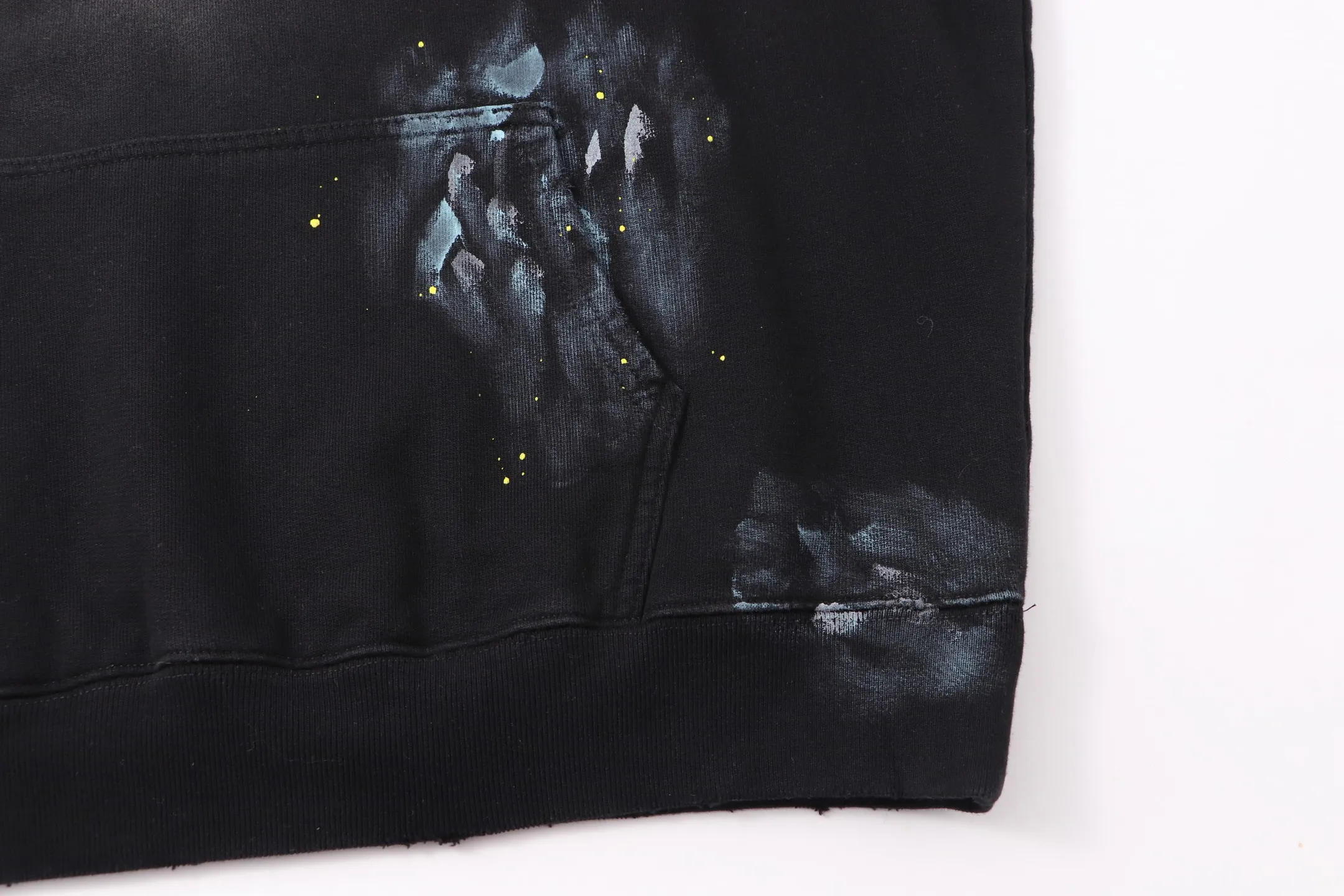 Style No. S228 P300💰 (450g version) SSSAINT LOUIS ink-washed distressed letter logo printed hooded pullover sweatshirt. Made of 450g dense cotton fabric, washed and sprayed with horse slip technology, loose version, same style for men and women. Size: S-XL